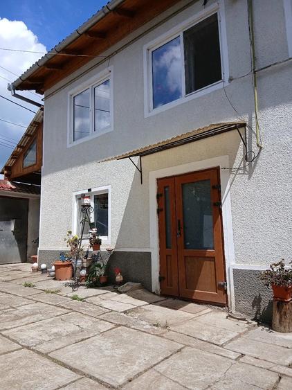 Casă cu 4 camere cu Teren 1618 Mp în Chirpăr