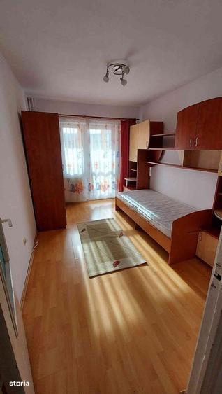 Apartament cu 3 camere decomandat în Sud