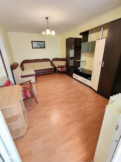 Apartament cu 2 camere decomandat în Titan