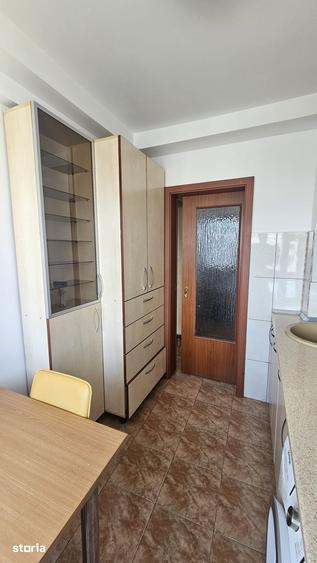 Apartament cu 3 camere, mobilat în Grivița