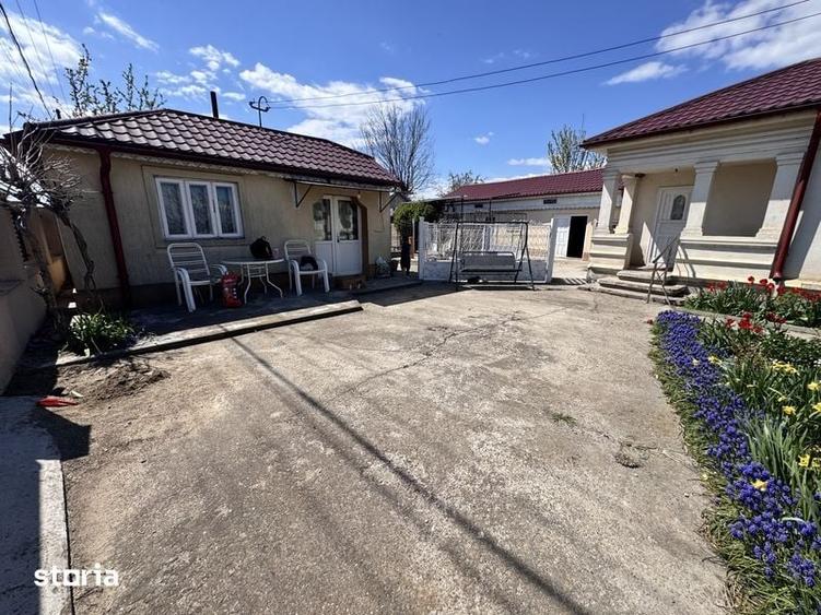 Casă cu 4 camere cu Teren 2000 Mp în Răstoaca
