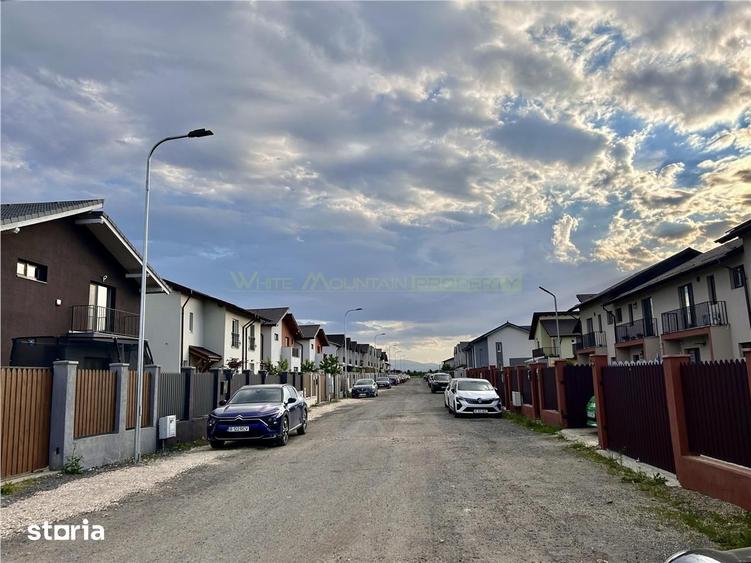 Casă cu 4 camere cu Canalizare în Sânpetru