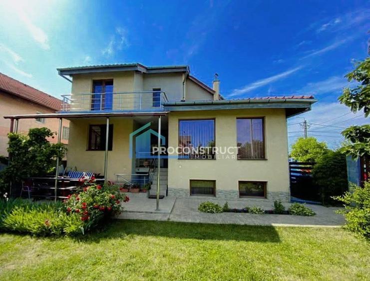 Casă individuală cu 9 camere cu Canalizare în Bogdăneștilor