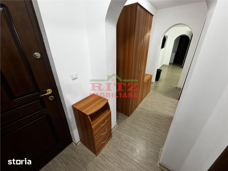 Apartament cu 3 camere semidecomandat în Ultracentral