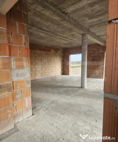Casă cu 7 camere cu Teren 2703 Mp în Halmeu
