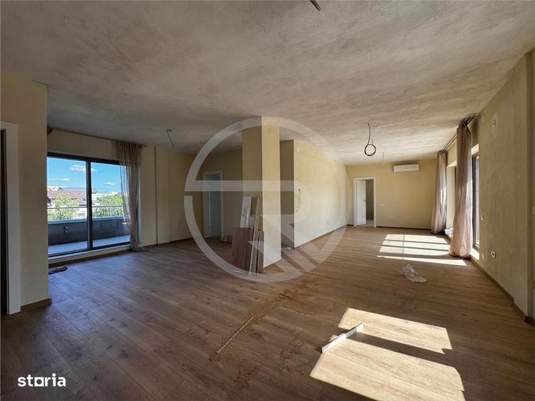 Apartament cu 3 camere semidecomandat în Borhanci