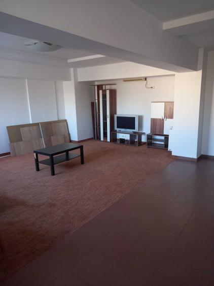 Inchiriez garsoniera 50 mp zona centru - 3