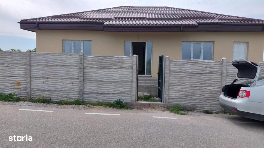 Casă cu 4 camere cu Teren 450 Mp în Malu Mare