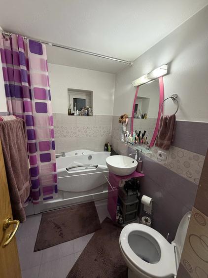 Apartament cu 4 camere decomandat în Central