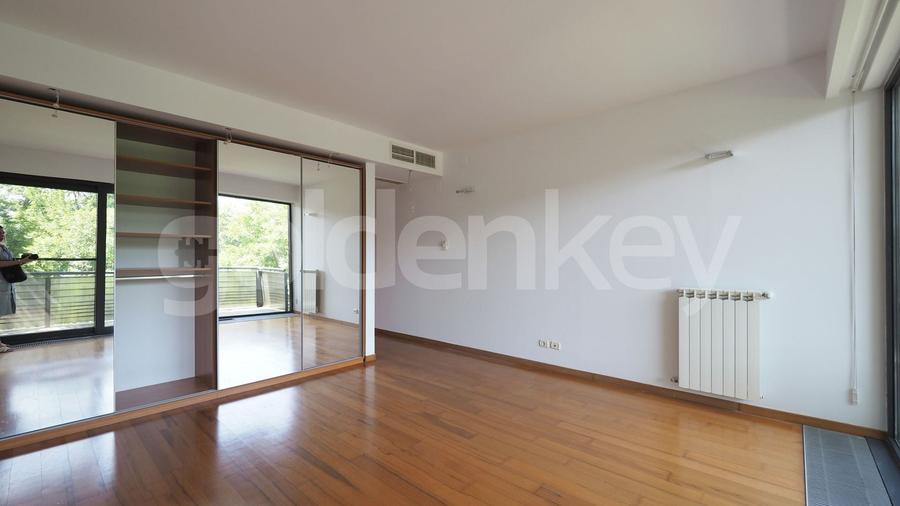 Apartament cu 3 camere semidecomandat, mobilat în Primăverii