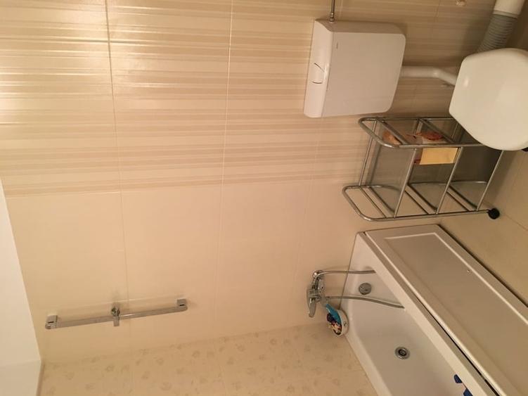Apartament cu 3 camere decomandat în Ghencea