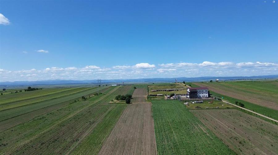Teren Construcții intravilan de 36977 mp, în Periferie