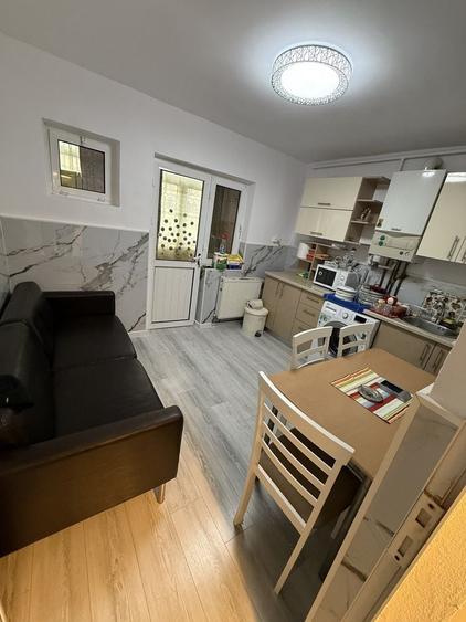 Apartament cu 3 camere decomandat în Micro 11