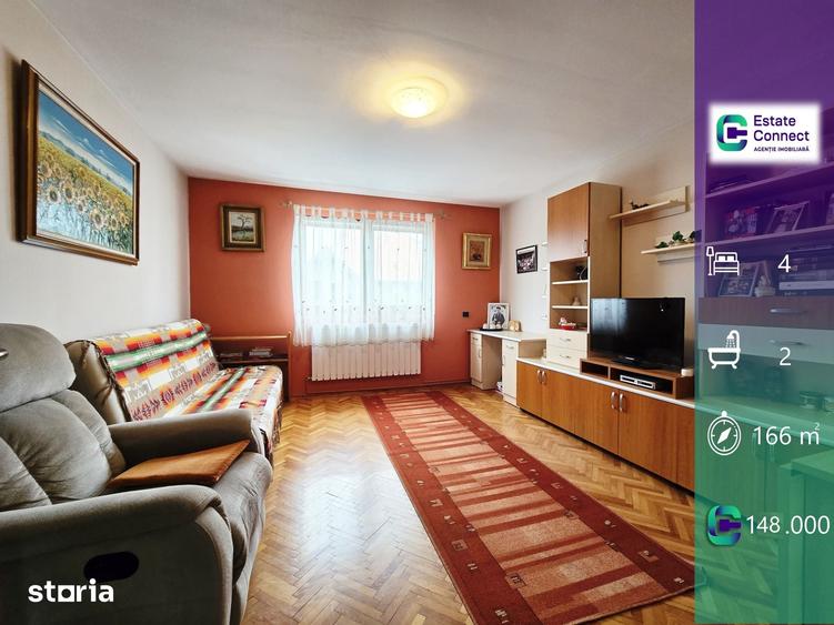 Apartament cu 4 camere decomandat în Bujac