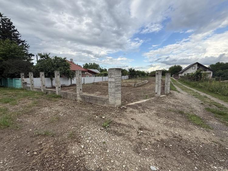 Teren de 2100 mp, în Dumbrava (Răchitoasa)