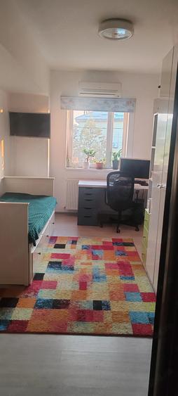 Apartament cu 3 camere semidecomandat în Central