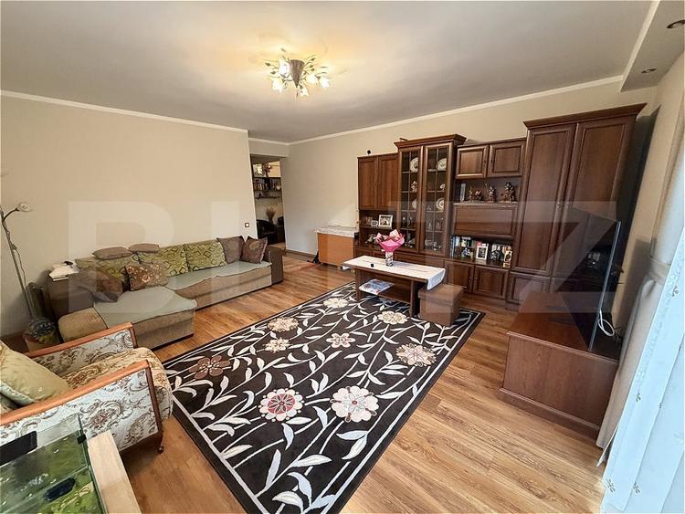 Apartament cu 3 camere decomandat, mobilat în Florești