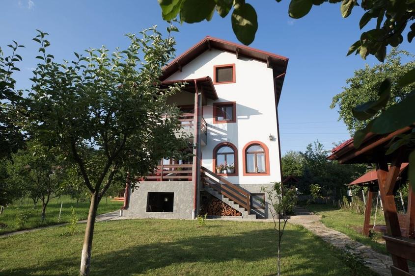 Casă / Vilă cu 8 camere de vânzare - 30