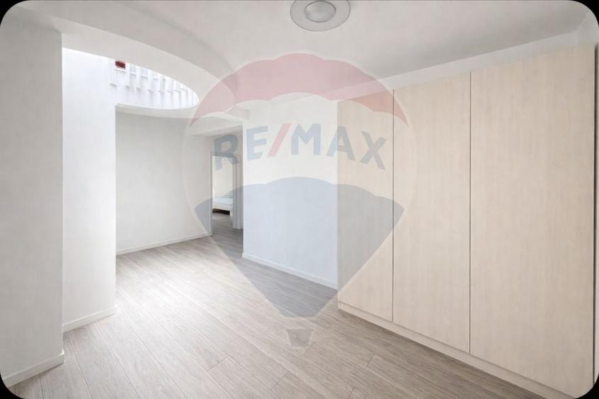 Casă individuală cu 6 camere cu Teren 572 Mp în Central