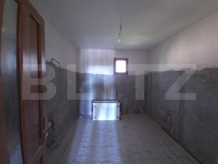 Casă individuală cu 5 camere cu Canalizare în Lazuri
