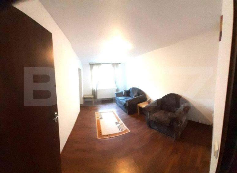 Casă individuală cu 10 camere cu Teren 840 Mp în Moroeni