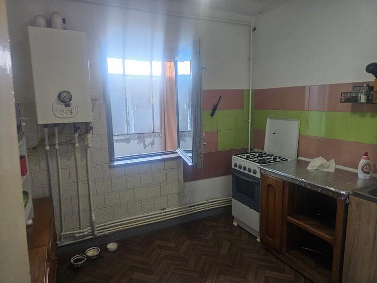 Apartament cu 3 camere decomandat în Tomești