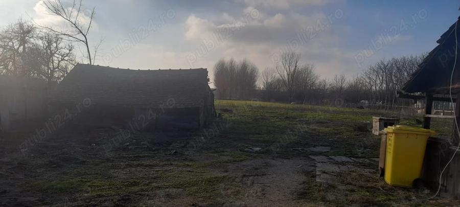 Casă cu 2 camere cu Teren 3680 Mp în Central