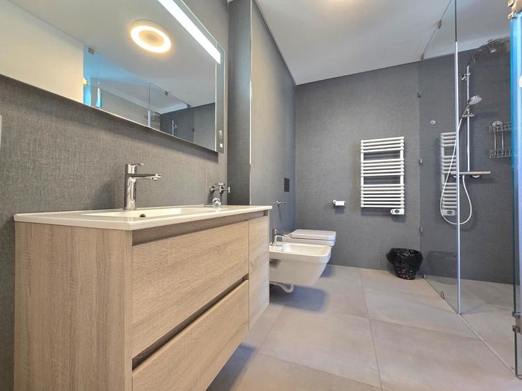 Apartament cu 5 camere în Floreasca