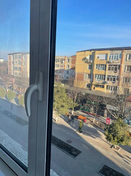 Apartament cu 5 camere decomandat în Central