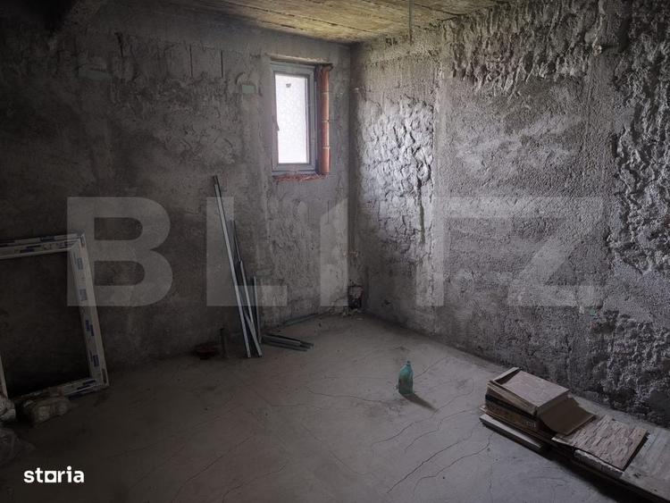 Casă cu 4 camere în Plopu