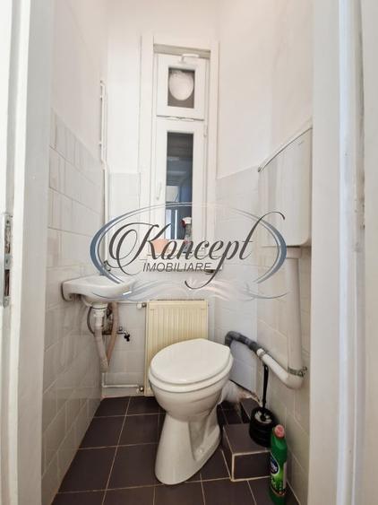 Apartament cu 3 camere semidecomandat, mobilat în Central
