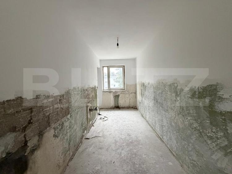 Apartament cu 3 camere semidecomandat în Astra