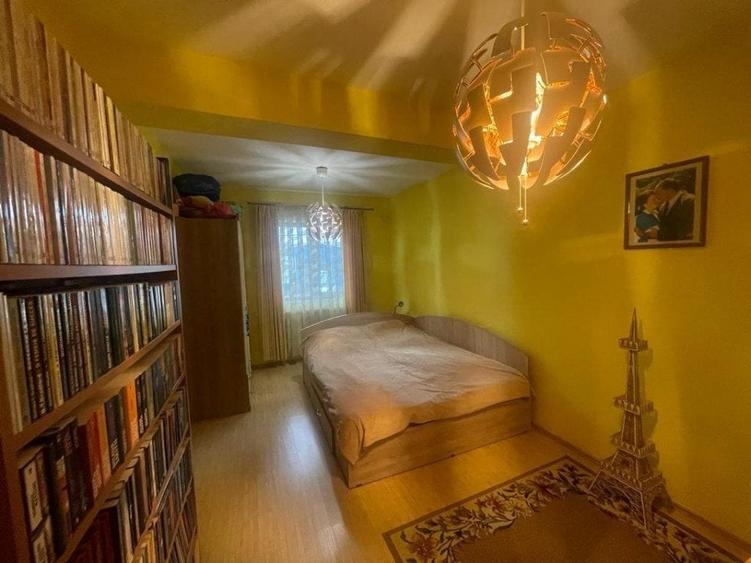 Casă individuală cu 4 camere cu Garaj în Florești