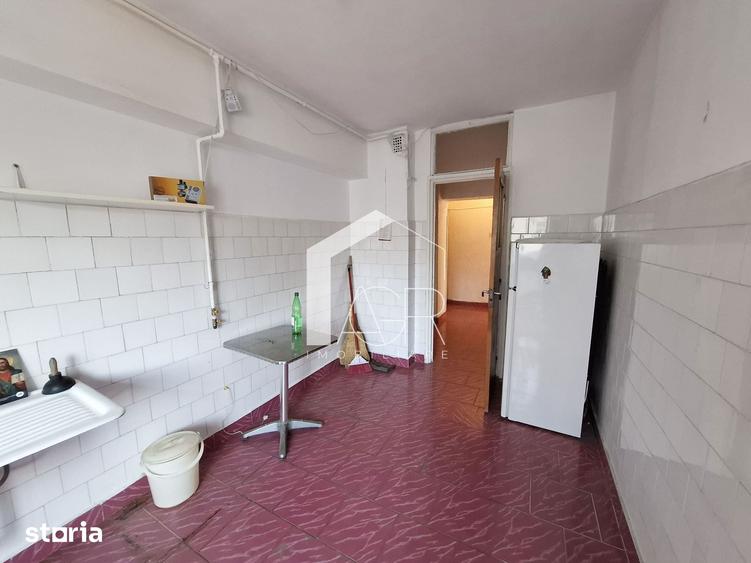 Apartament cu 3 camere decomandat în Republicii