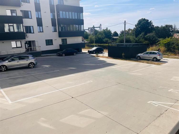 Apartament cu 2 camere semidecomandat, mobilat în Calea București