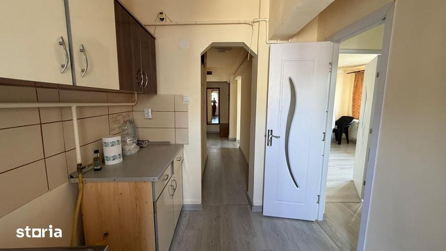 Apartament cu 3 camere decomandate, complet renovat,ultracentral Carei - 6
