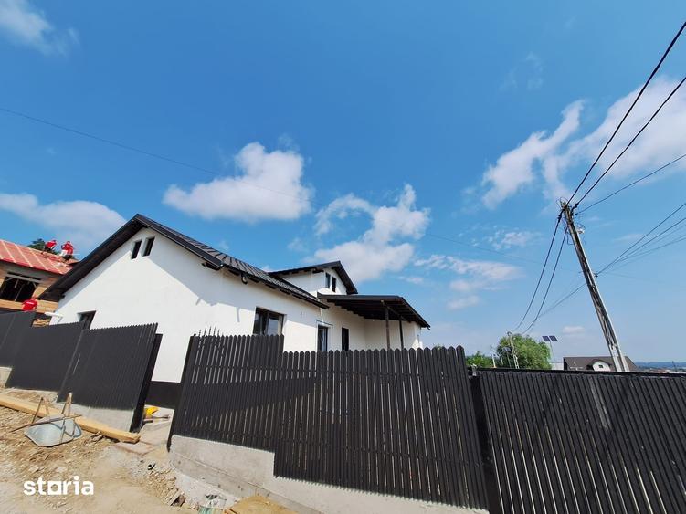 Casă cu 4 camere cu Teren 300 Mp în Mărgineni