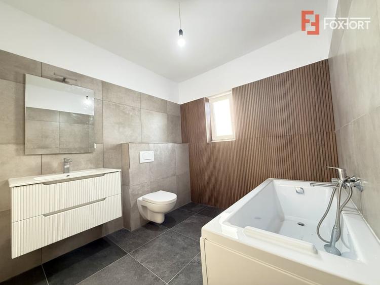 Duplex cu 4 camere cu Canalizare în Săcălaz