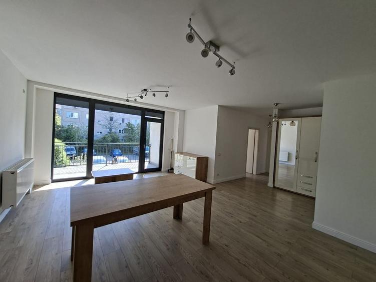 Apartament cu 3 camere decomandat, mobilat în Elisabetin