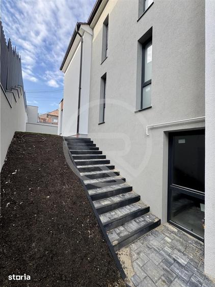 Casă cu 5 camere cu Teren 612 Mp în Borhanci