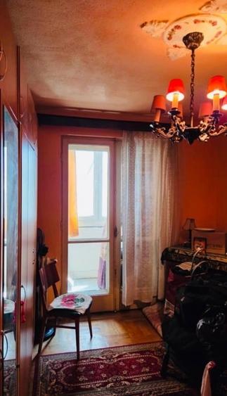 Apartament cu 3 camere semidecomandat în Baba Novac