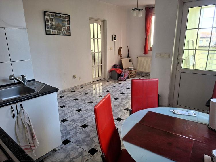Casă individuală cu 10 camere cu Canalizare în Doamna Ghica