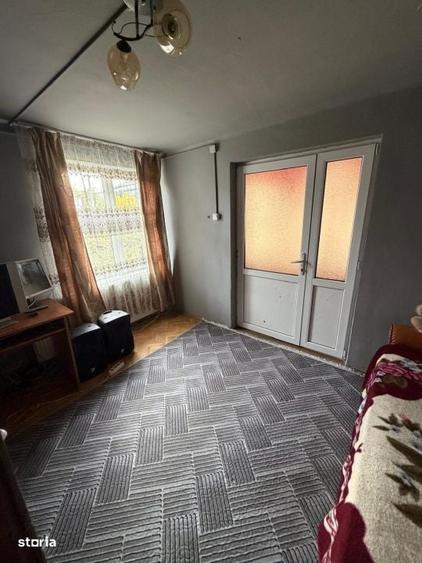 Casă cu 4 camere cu Teren 553 Mp în Romanești