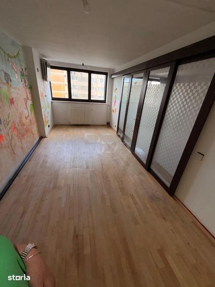 Apartament cu 4 camere semidecomandat în Crângași