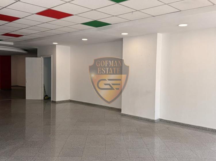 Spațiu comercial, de 323.39999389648 mp, în Central