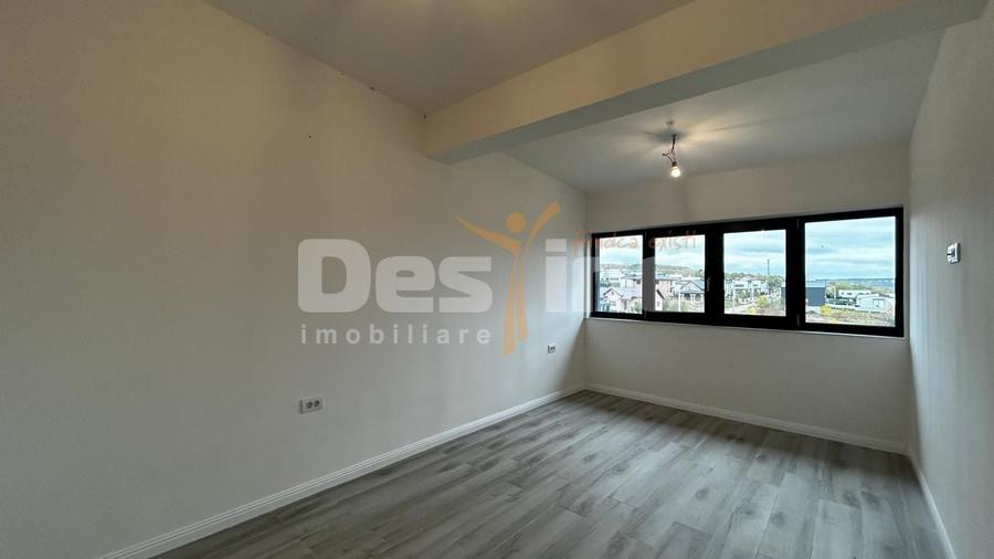 Apartament cu 3 camere decomandat în Rediu