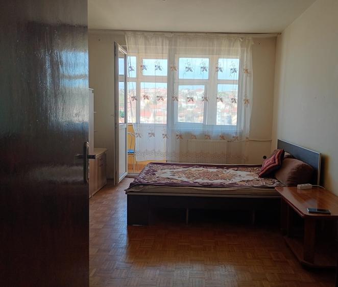 Garsonieră decomandată în Decebal