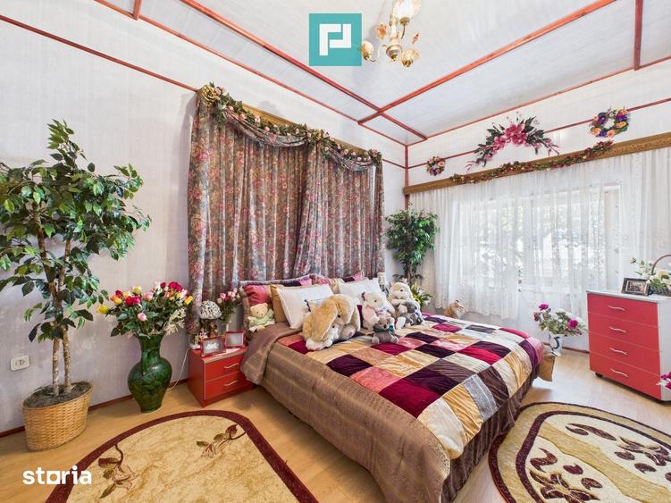 Casă cu 6 camere cu Teren 3800 Mp în Central