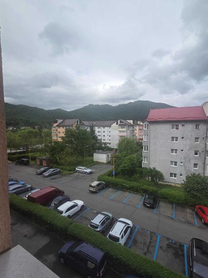 Apartament cu 3 camere decomandat în Noua
