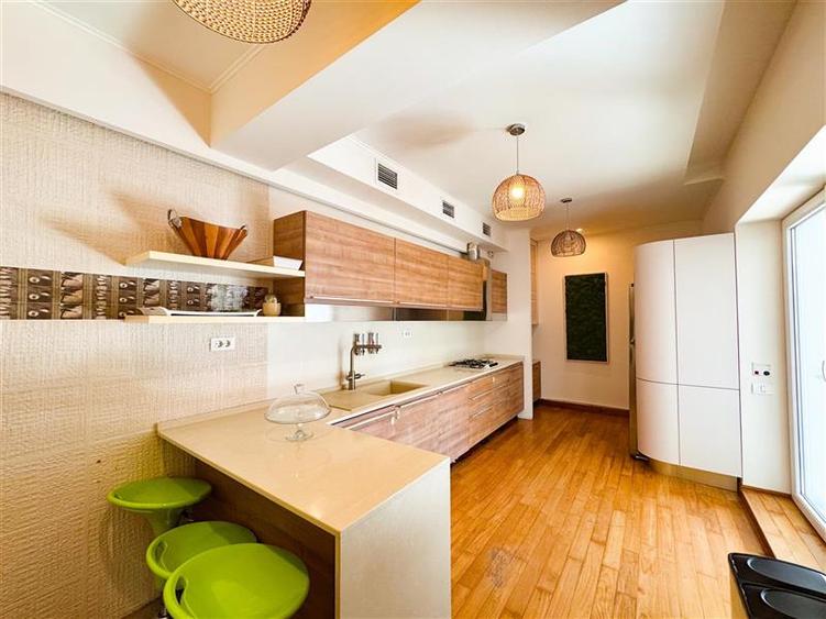 Apartament cu 4 camere decomandat, mobilat în Herăstrău